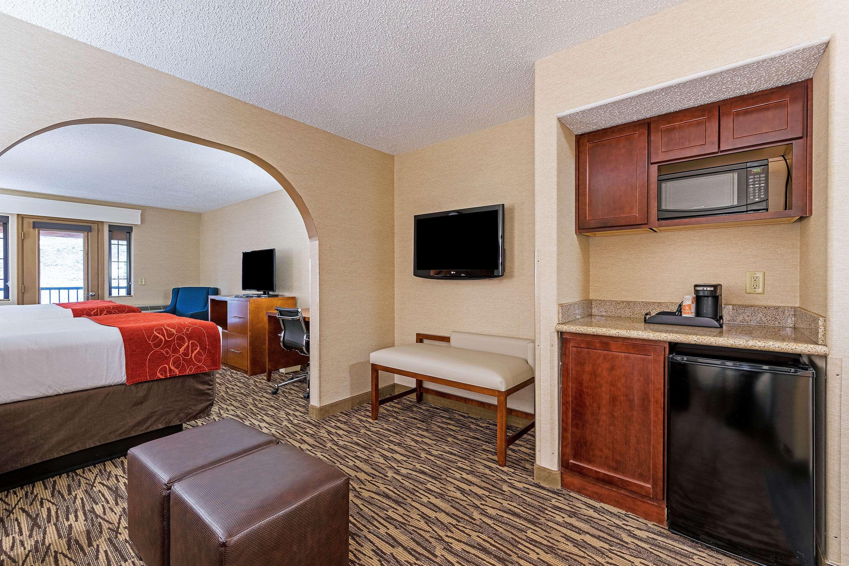 Comfort Suites Golden West On Evergreen Parkway Exteriör bild